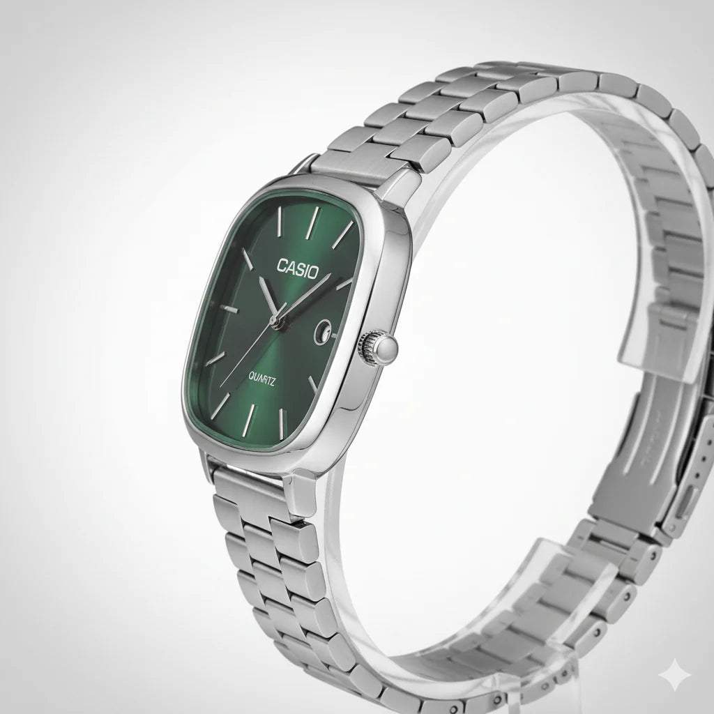 Montre Casio Analogique à Quartz – Boîtier Coussin Argenté, Cadran Soleil Vert Émeraude, Bracelet en Acier Inoxydable (Série MTP-B145)