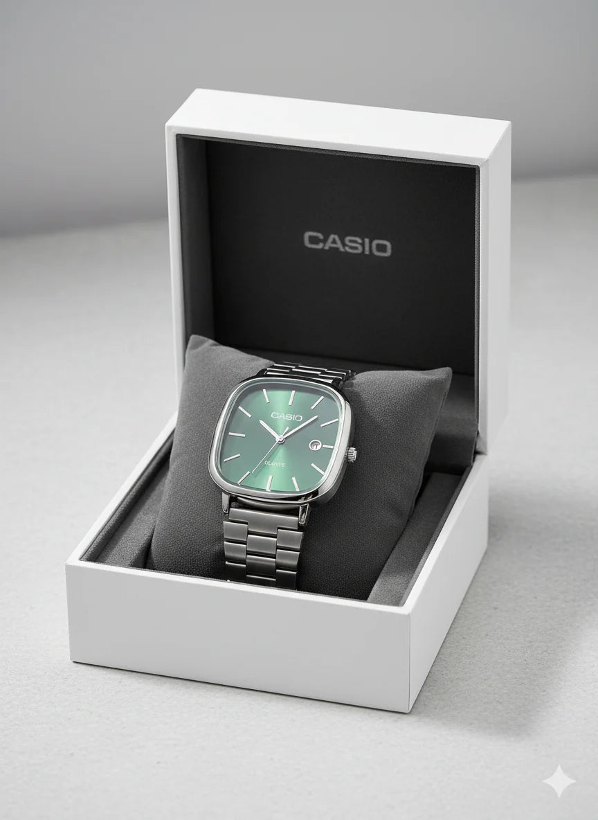 Montre Casio Analogique à Quartz – Boîtier Coussin Argenté, Cadran Soleil Vert Émeraude, Bracelet en Acier Inoxydable (Série MTP-B145)