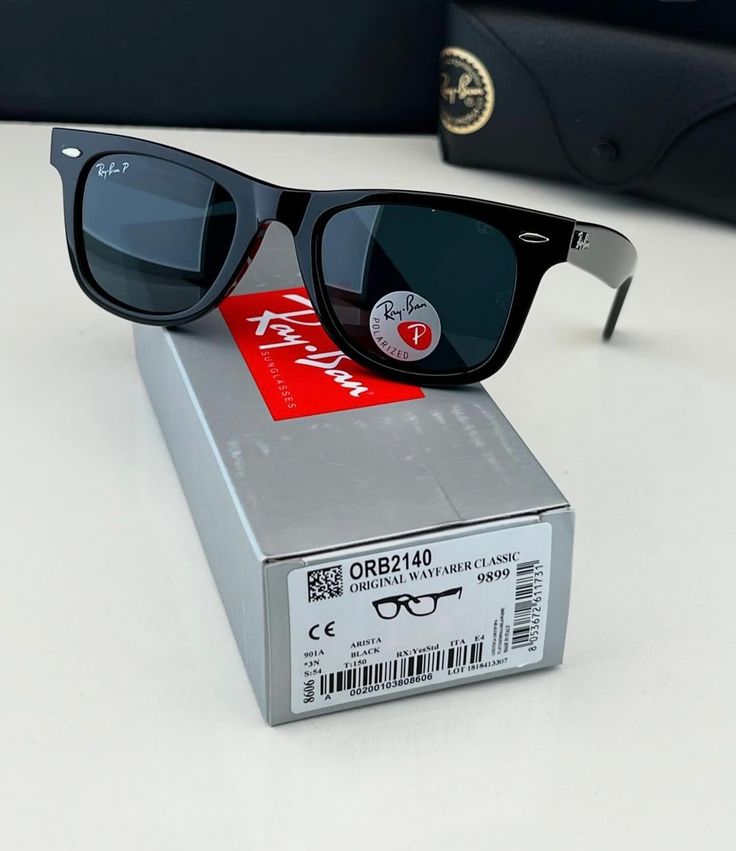 Ray-Ban Wayfarer Lifestyle